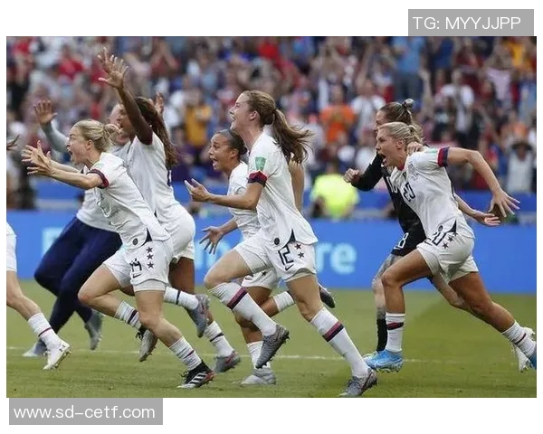 荷兰女足与美国女足激战正酣巅峰对决引发全球关注与期待