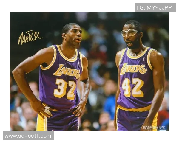 传奇对决：伯德与约翰逊的巅峰对抗与篮球历史的交汇